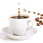 Tasse Kaffee mit Bohnen